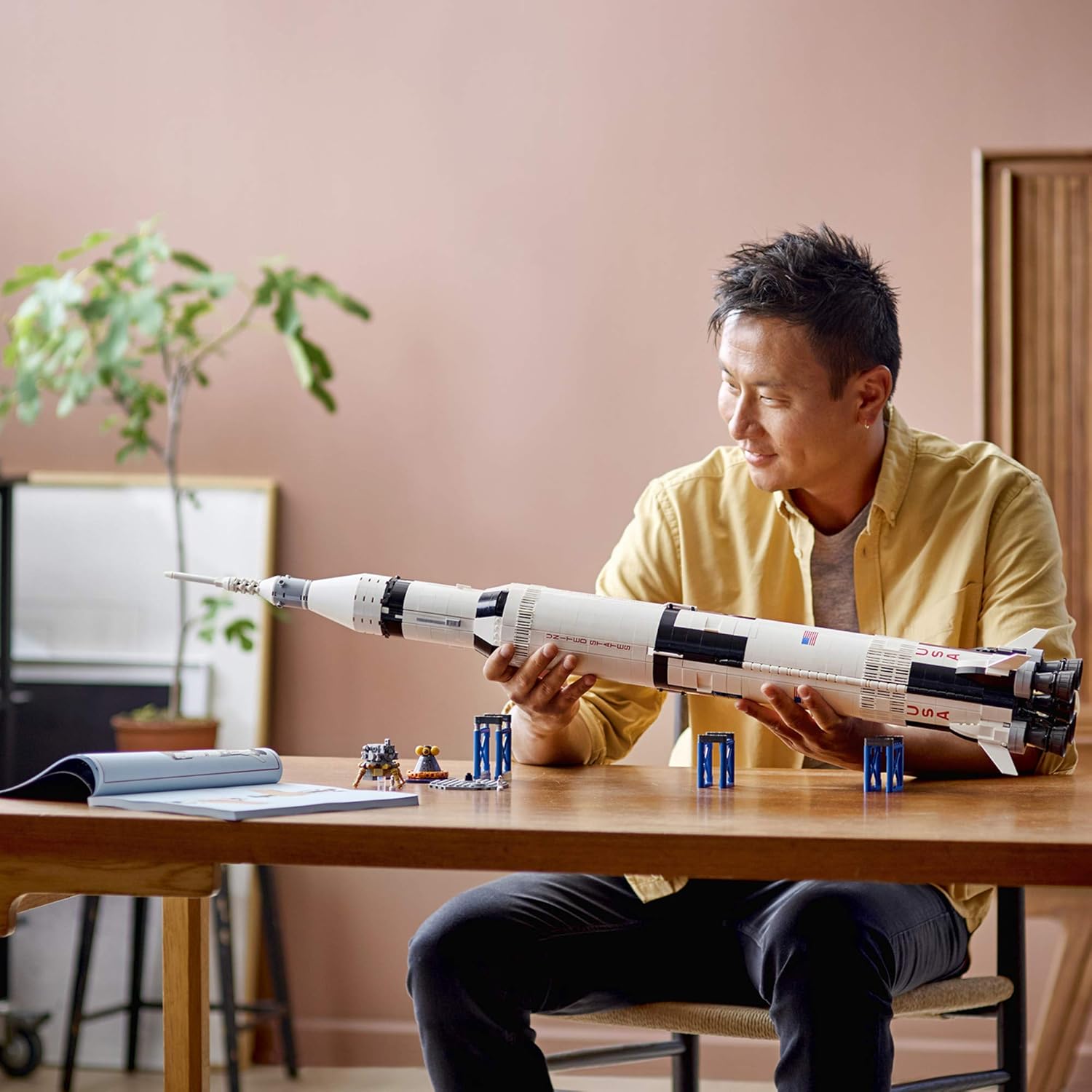 Ideas NASA Apollo Saturn V 21309 Building Kit (1969 Piece)