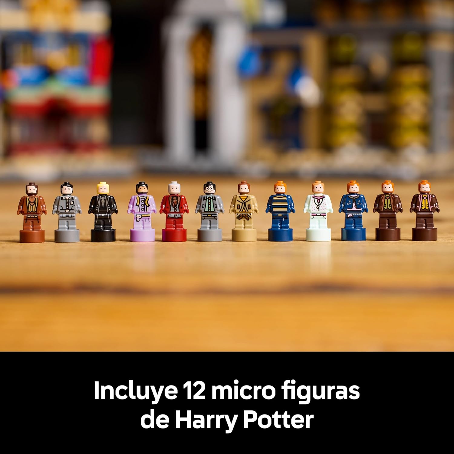 Harry Potter Tiendas Mágicas del Callejón Diagon Maqueta para Adultos y 12 Micro Figuras de Colección, Autobús Noctámbulo, Regalo para Mujeres y Hombres, Decoración Dormitorio, Set de Magia 76444