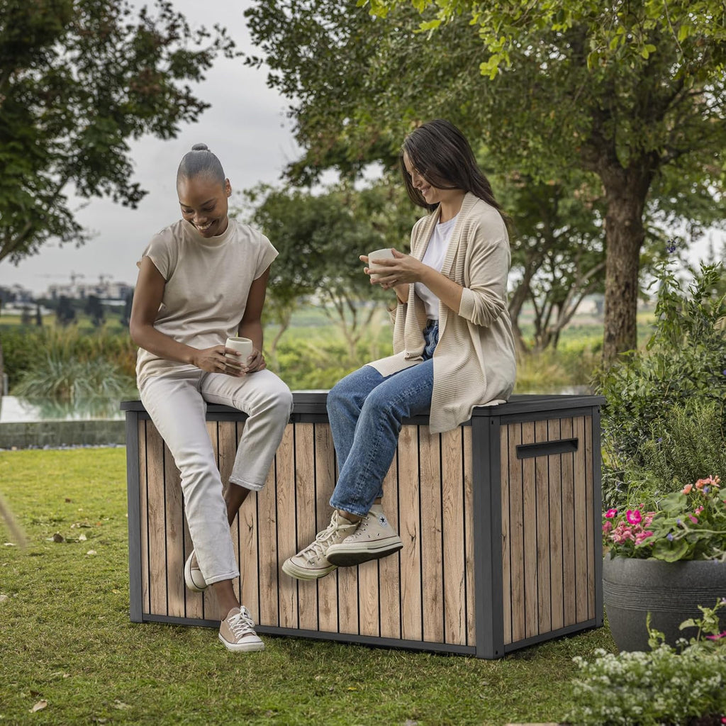 Keter Caja de jardín Sierra 643L, 144 x 67 x 73 cm, plástico con aspecto de madera (pino), tapa con resortes de gas, se puede cerrar