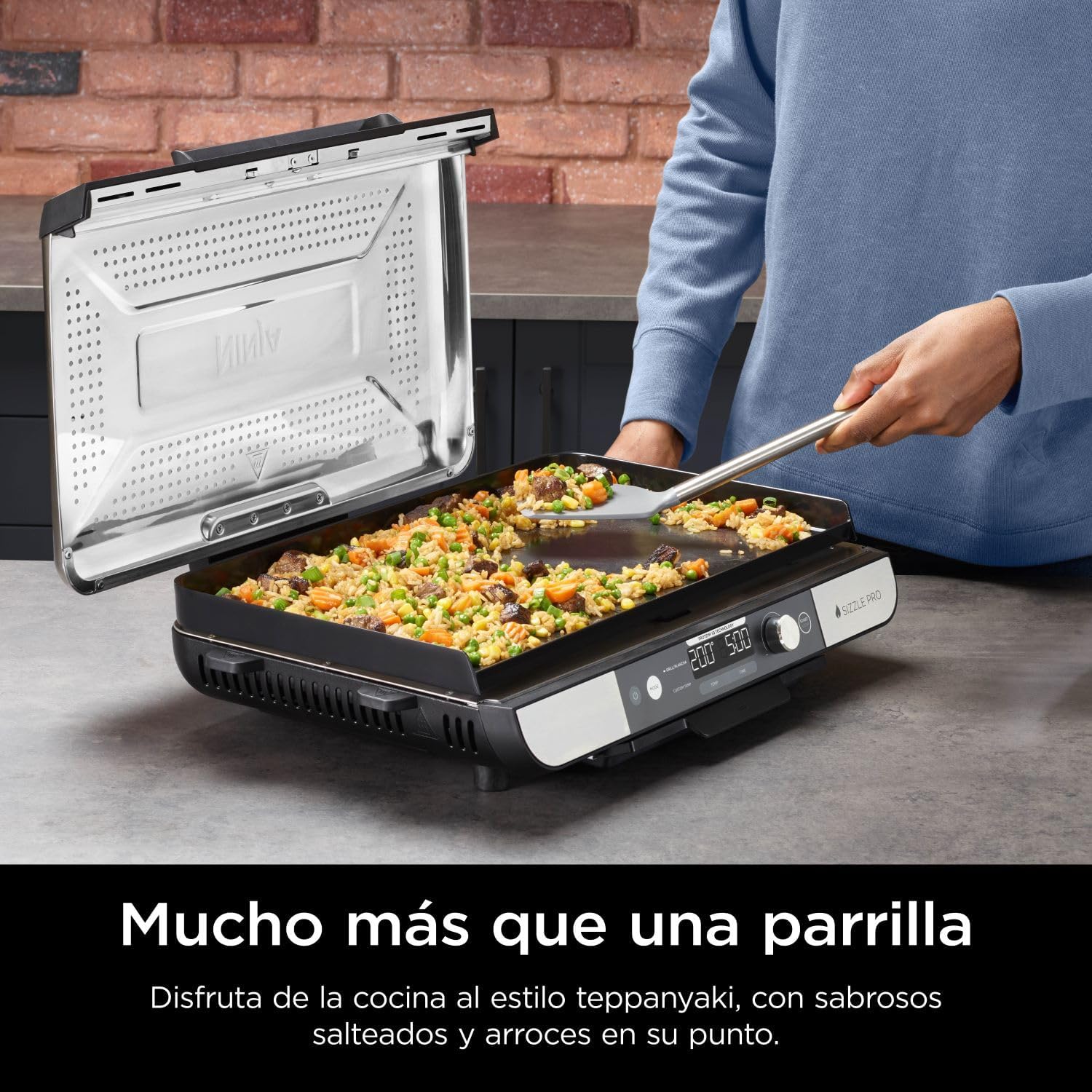 Ninja Sizzle Pro XL Indoor Grill and Griddle with Non-Stick Ceramic Griddle Plate and Griddle, Detachable Lid, Grease Catcher and Recipe Guide, Silver/Black GX101EU