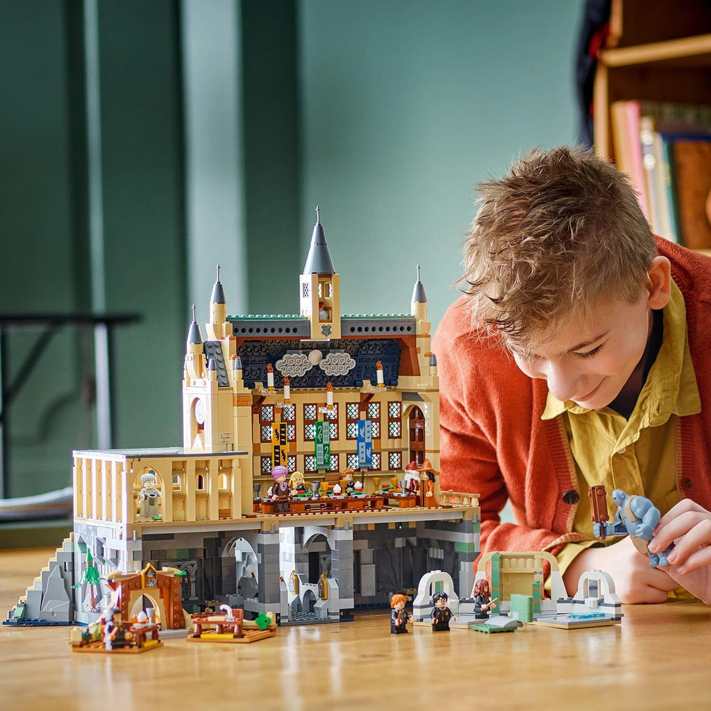 Harry Potter Castillo de Hogwarts: Gran Comedor de la Escuela de Magos de Juguete, 11 Minifiguras Incluidas Hermione Granger y Ron Weasley, Regalo para Niños y Niñas de 10 Años o Mas 76435
