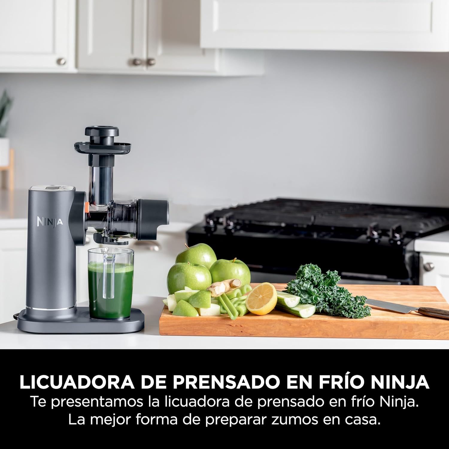 Ninja Licuadora de prensado en frío con jarra de 700 ml y recipiente para pulpa de 1,1 l para zumos y bebidas saludables, compacto, partes desmontables aptas para lavavajillas, gris, JC151EU