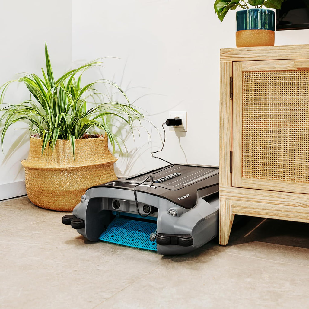 Cecotec Robot Limpiapiscinas para Superficie y Línea de Flotación Conga Pooldroid AquaSkater. Carga Solar, Autonomía 16h, Cesta de 4,5L y un Filtro de 187,5μm, Navegación Sensores Ultrasónicos