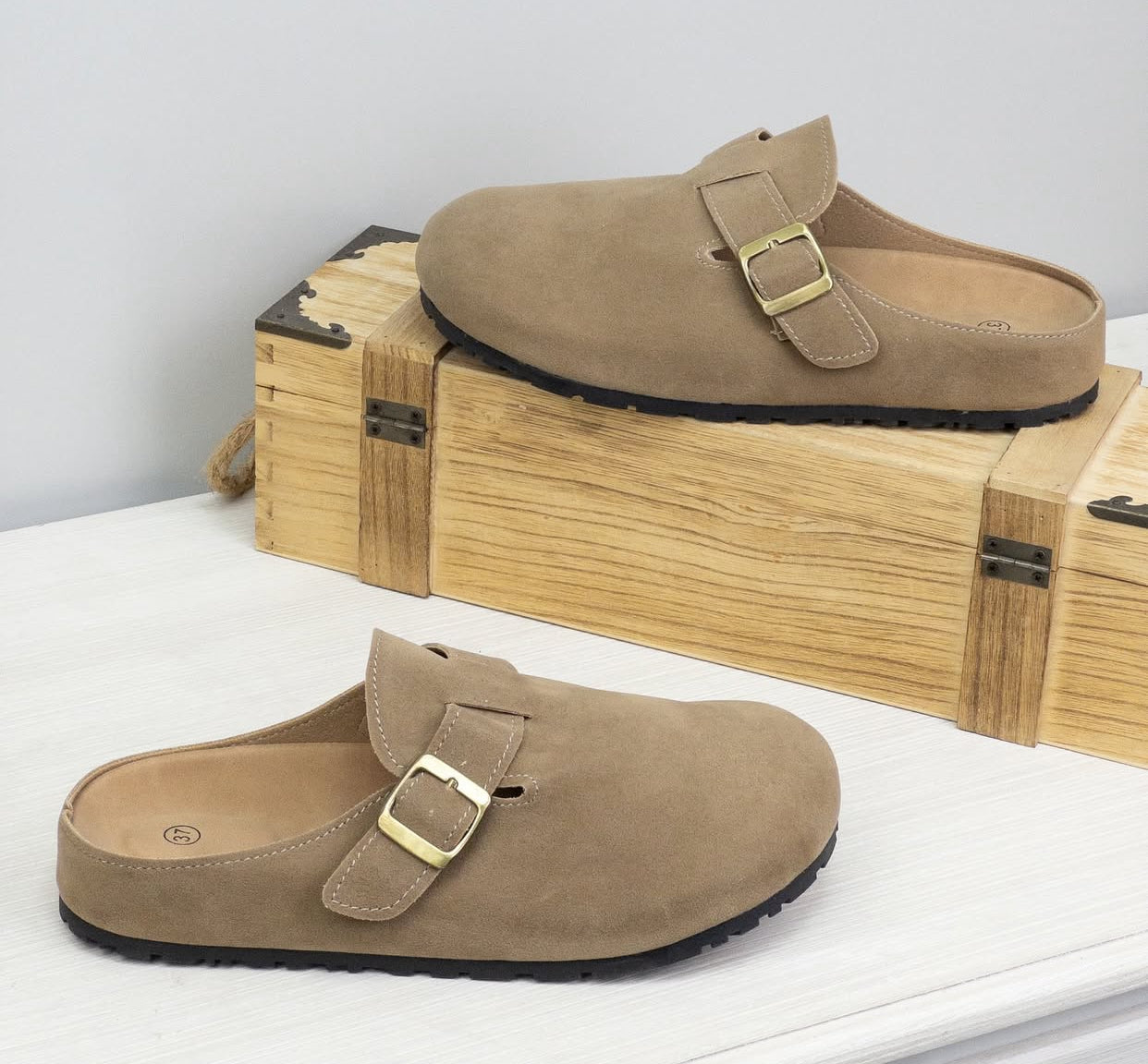 ZUECO HEBILLA TAUPE