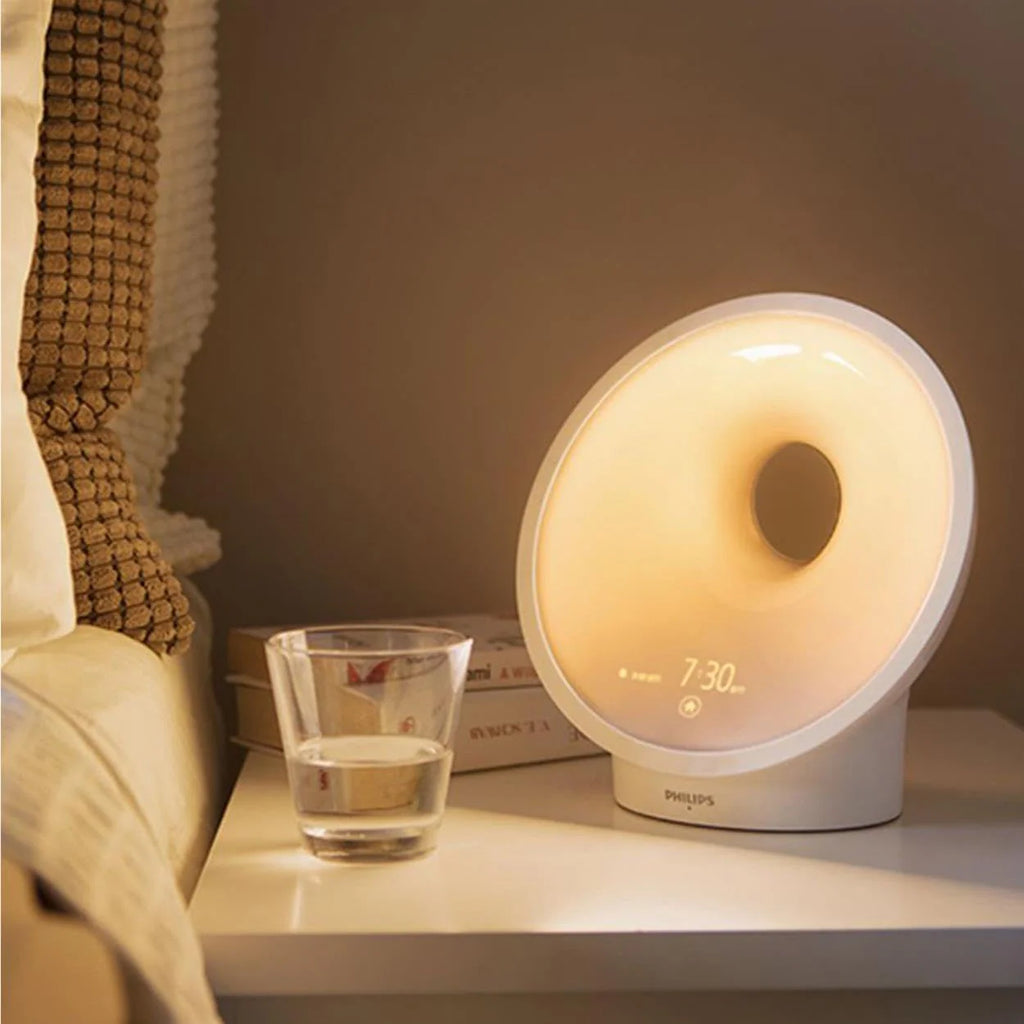 Philips Wake-up Light HF3651/01 Natural Light Alarm Clock, Multiple Lights and Sounds, Midnight Light and FM Radio, with Mobile Charger, Plastic, White, 12 x 19 x 19 cm, 1 kg