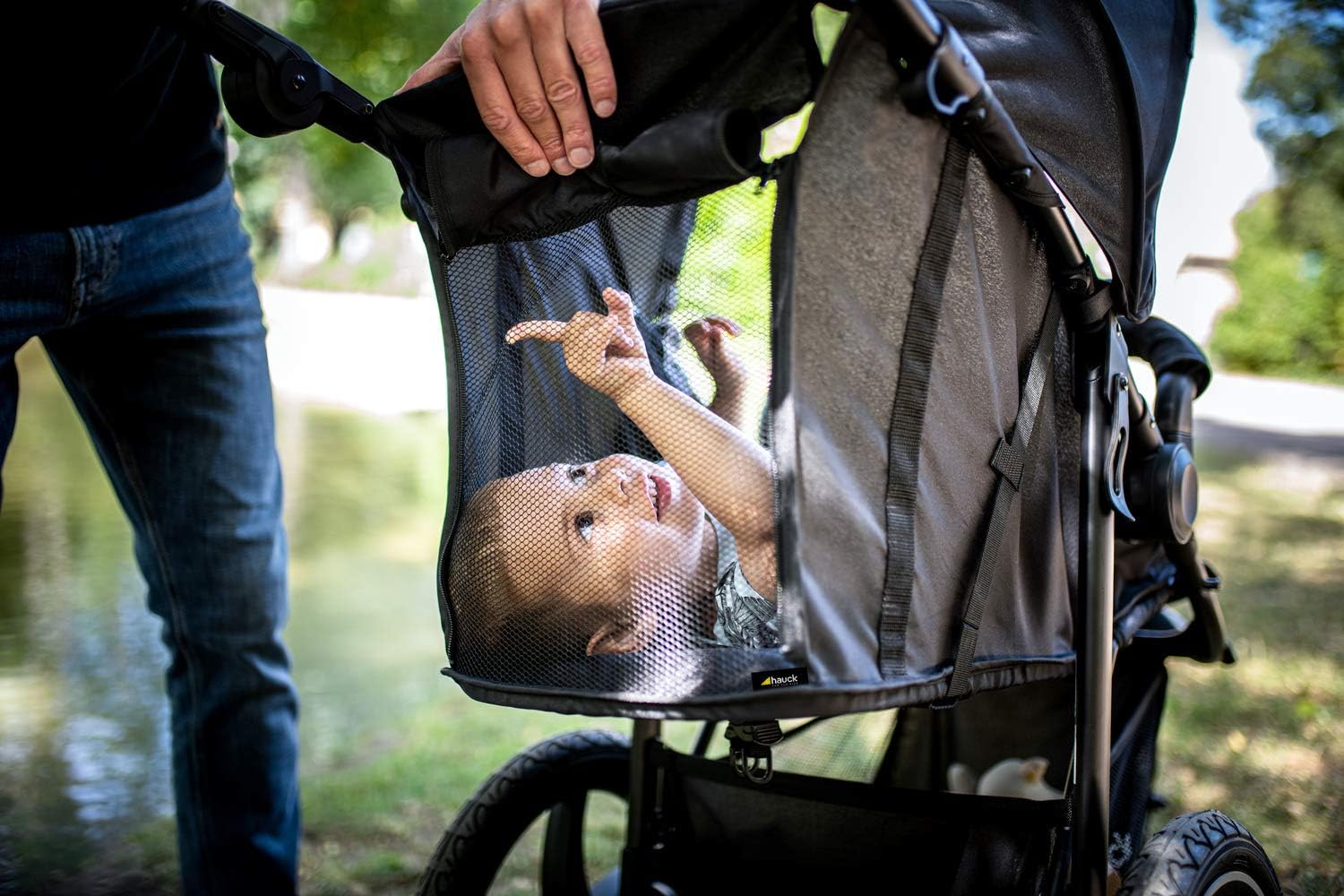 hauck Runner 2 Silla de Paseo Ligera hasta 22 Kilos - Carrito Bebé Reclinable desde el Nacimiento - Carro de 3 Ruedas Neumáticas Grandes - UV 50+ - Negro