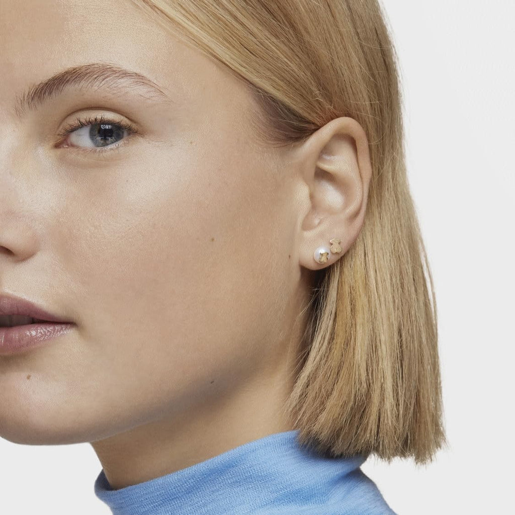 TOUS Pendientes de Oro de 18kt para Bebé con Perla Cultivada 0,6 cm y Motivo 0,45 cm, con Cierre de Rosca, Elegante y atemporal, Colección Icon Pearl