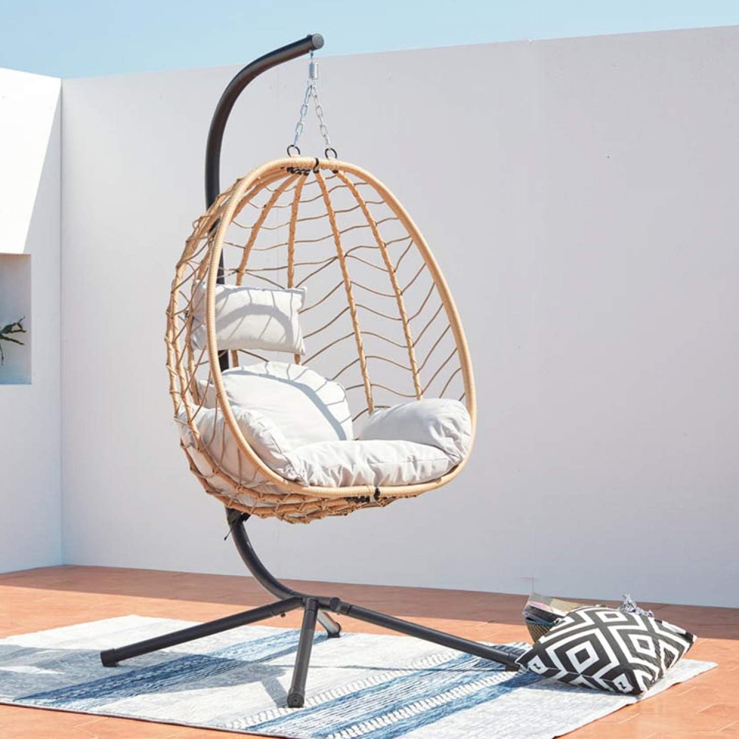Concept-Usine | Hermosa Silla Colgante Lima en Estructura de Acero y Resina Aspecto Ratán Color Beige, Cojín Acolchado Cómodo y Extraíble. Hamaca Impermeable y Resistente, Soporta 160 Kg