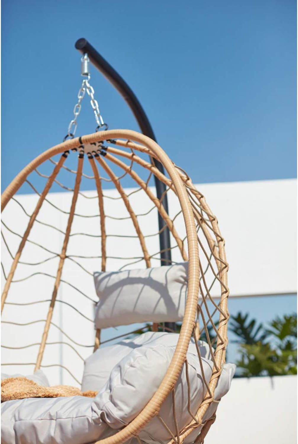 Concept-Usine | Hermosa Silla Colgante Lima en Estructura de Acero y Resina Aspecto Ratán Color Beige, Cojín Acolchado Cómodo y Extraíble. Hamaca Impermeable y Resistente, Soporta 160 Kg