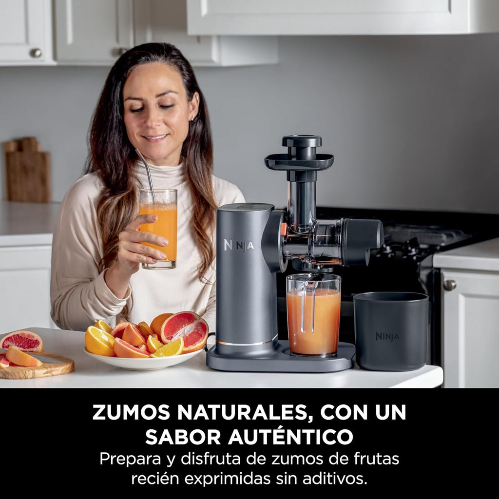 Ninja Licuadora de prensado en frío con jarra de 700 ml y recipiente para pulpa de 1,1 l para zumos y bebidas saludables, compacto, partes desmontables aptas para lavavajillas, gris, JC151EU