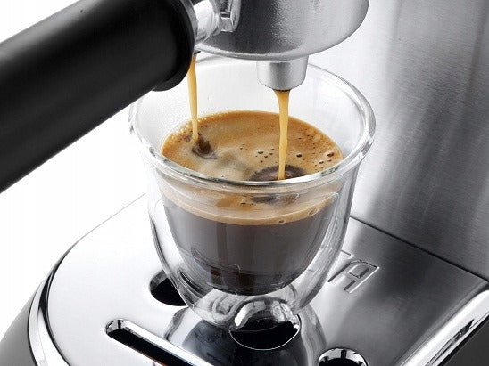 Ciśnieniowy Ekspres kolbowy do kawy spieniacz SLIM DeLonghi EC685.M (N)