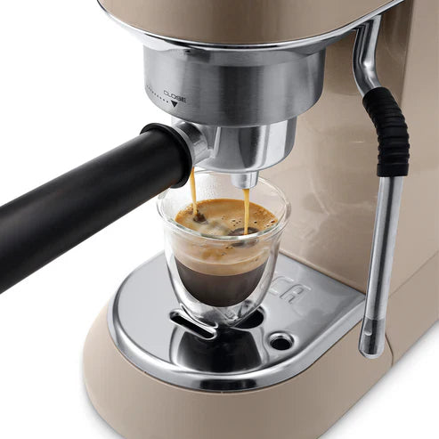 De'Longhi Dedica Arte EC885 - Cafetera espresso compacta con espumador profesional y 15 bares de presión
