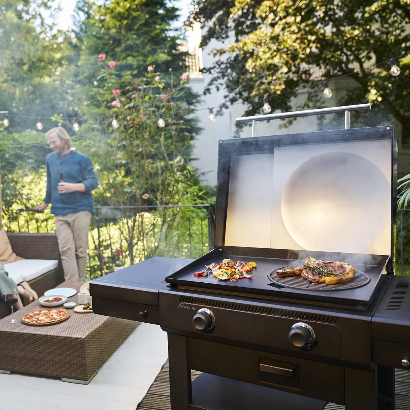 Char-Broil Barbacoa de Gas Versa-Tile, Plancha a Gas de 2 Zonas, Superficie de Cocción: 70 x 50 cm, Sistema de Módulos 3 en 1: Plancha, Parrilla y Horno para Pizza