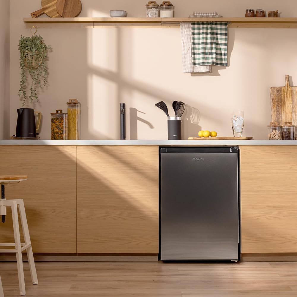 Cecotec Congelador Vertical Sobremesa 97 L Bolero CoolMarket TF 97 Inox, Clase Energética E, Diseño compacto, Puerta reversible, 3 Cajones, Medidas 55,1 x 57,5 x 83,5 cm, Color Inox