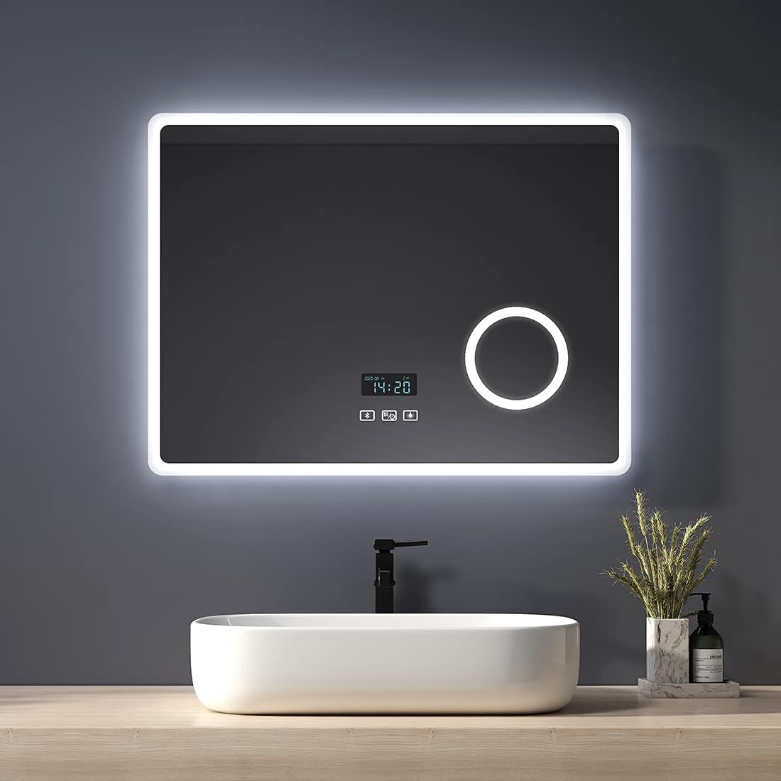 Heilmetz Espejo de baño Iluminado por LED con Lupa 3X, 80 x 60 cm, con Interruptor táctil y función antivaho, Reloj y Bluetooth, Regulable, Tres Colores, Tipo13
