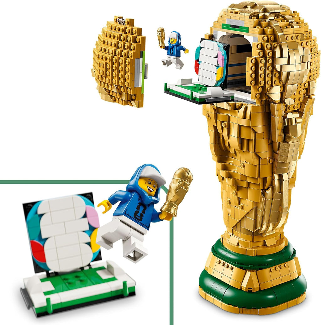 Editions Trofeo Oficial de la Copa Mundial de la FIFA - Trofeo de Juguete - Maqueta 3D con Minifigura Coleccionable - Regalo de Fútbol para Niños y Niñas de 12+ Años y Fans Adultos - 43020