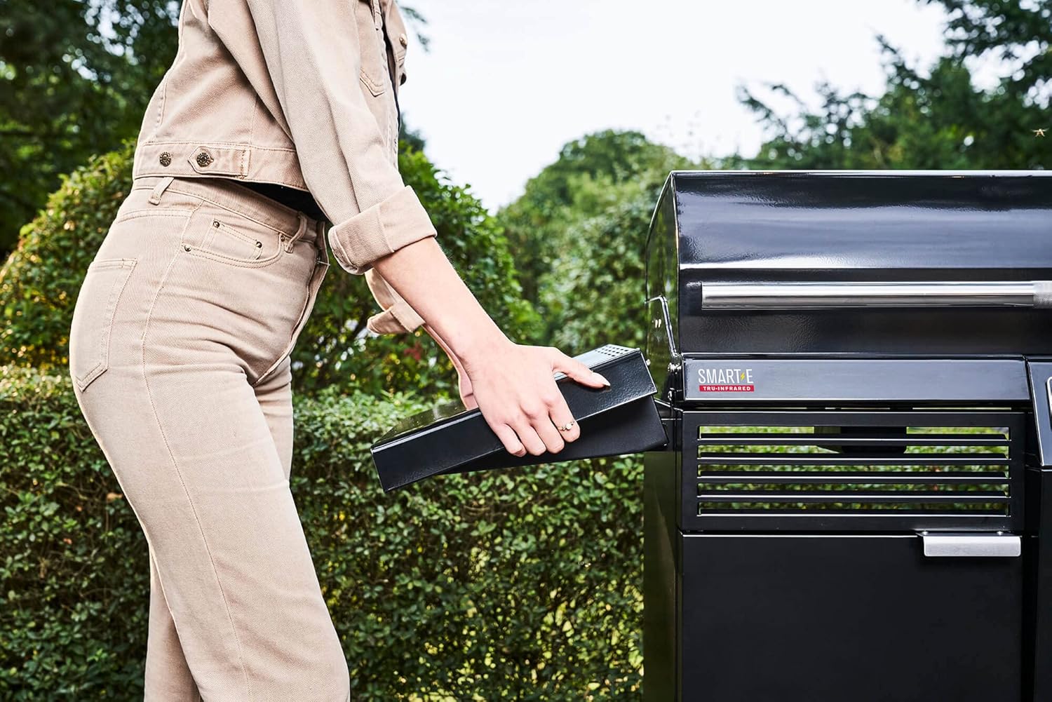 Char-Broil Barbacoa Eléctrico SMART-E - Barbacoa con E-POWER 90-370°C, control preciso de temperatura, función de limpieza - Óptimo para cocinar al aire libre, jardín y patio