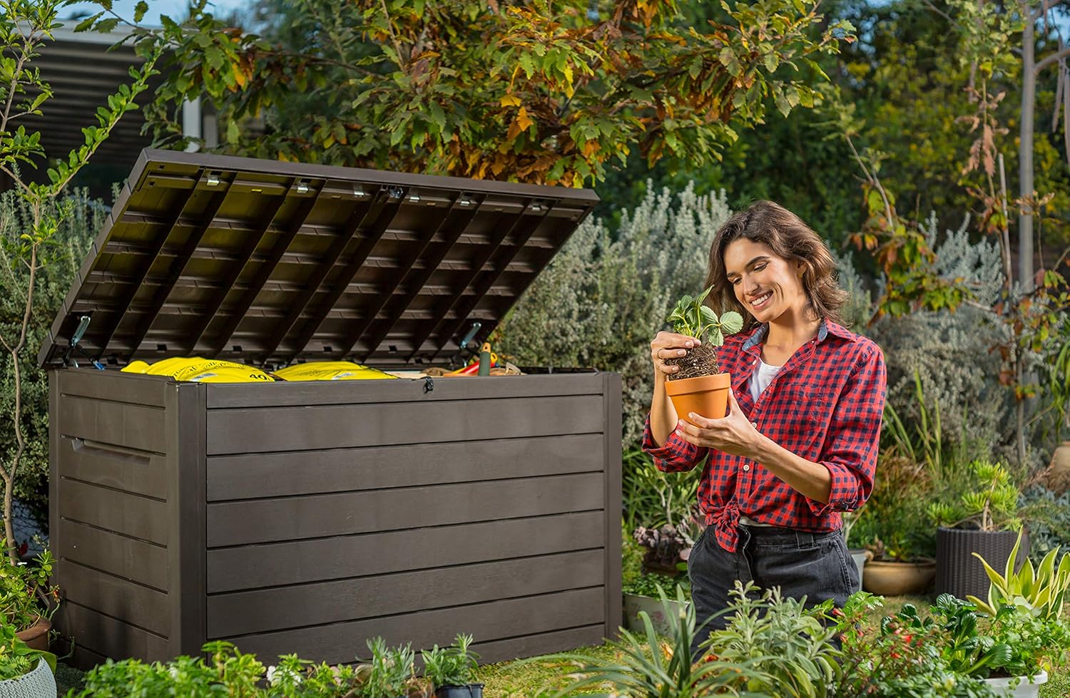 Keter Ontario - Arcón exterior, Baúl almacenaje, Capacidad 870L, Resina, Color Marrón, Ordenación jardín y terraza, 147 x 83 x 86 cm
